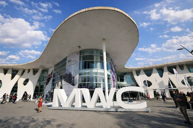 yoga mwc barcelona exterior sky 800x533